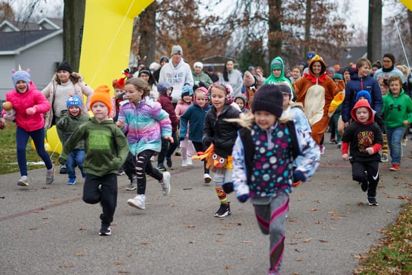 Linton’s Turkey Trot Returns Thanksgiving Morning with Bigger Crowd, Kids’ Run, and Community Fun