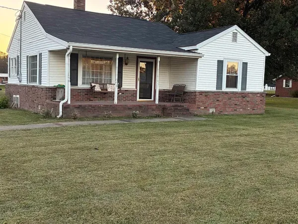 Affordable Home on Acreage Near Linton — $149,000 📍 12215 W State Road 54, Linton, IN